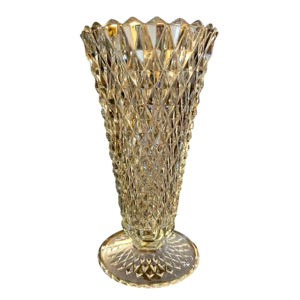 ✨Vintage Indiana Diamond Point pedestal vase, likely from the 1980s.
Beautiful!